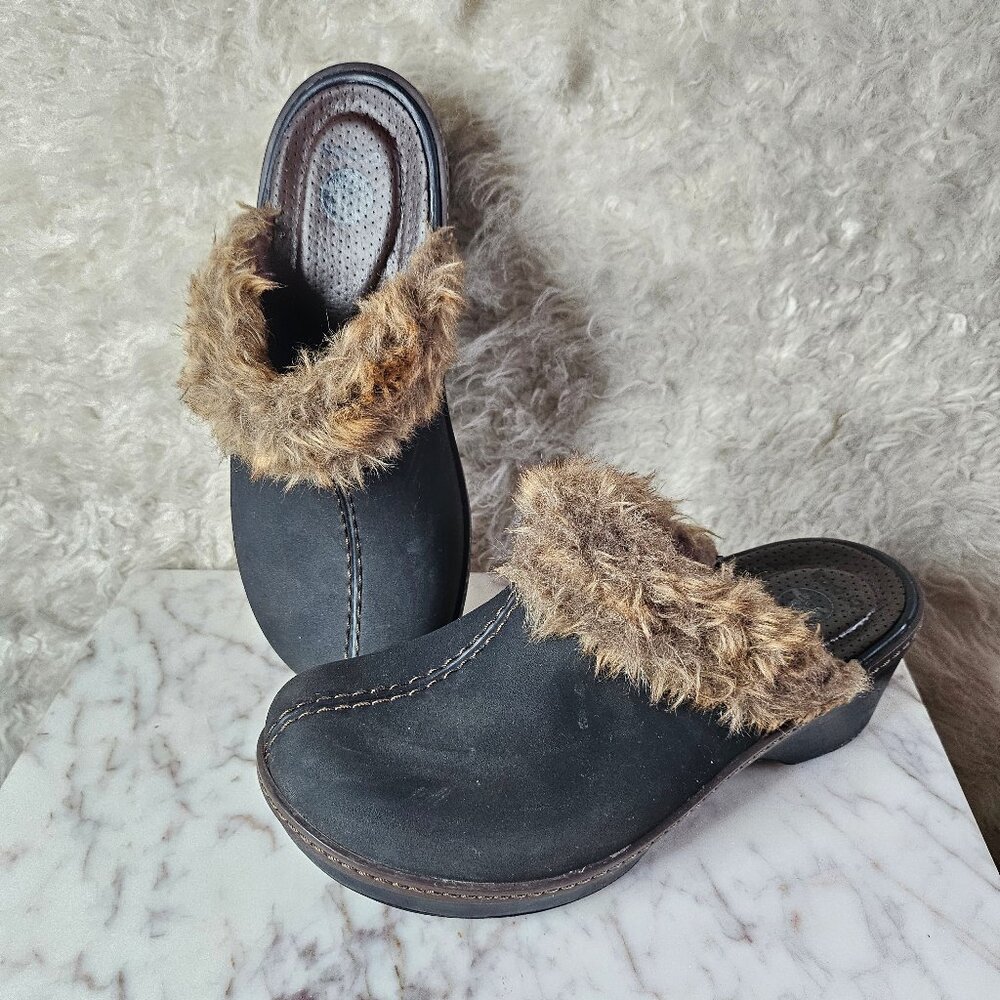 CROCS Women's Black Suede 16288 Cobbler Fuzz Faux Fur Lined Clogs Mules,